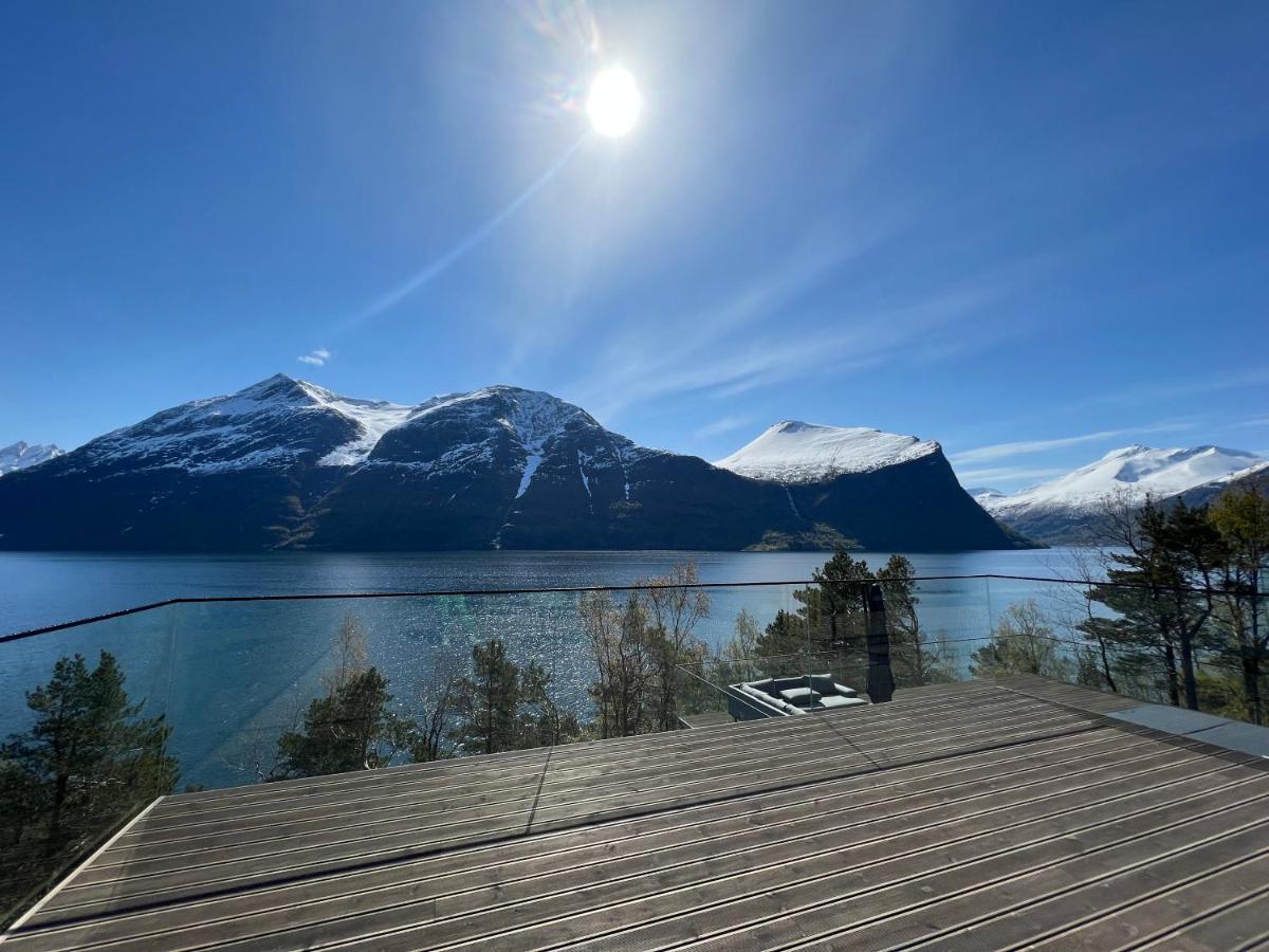 Villa Kristina / Andalsnes Torvik ภายนอก รูปภาพ