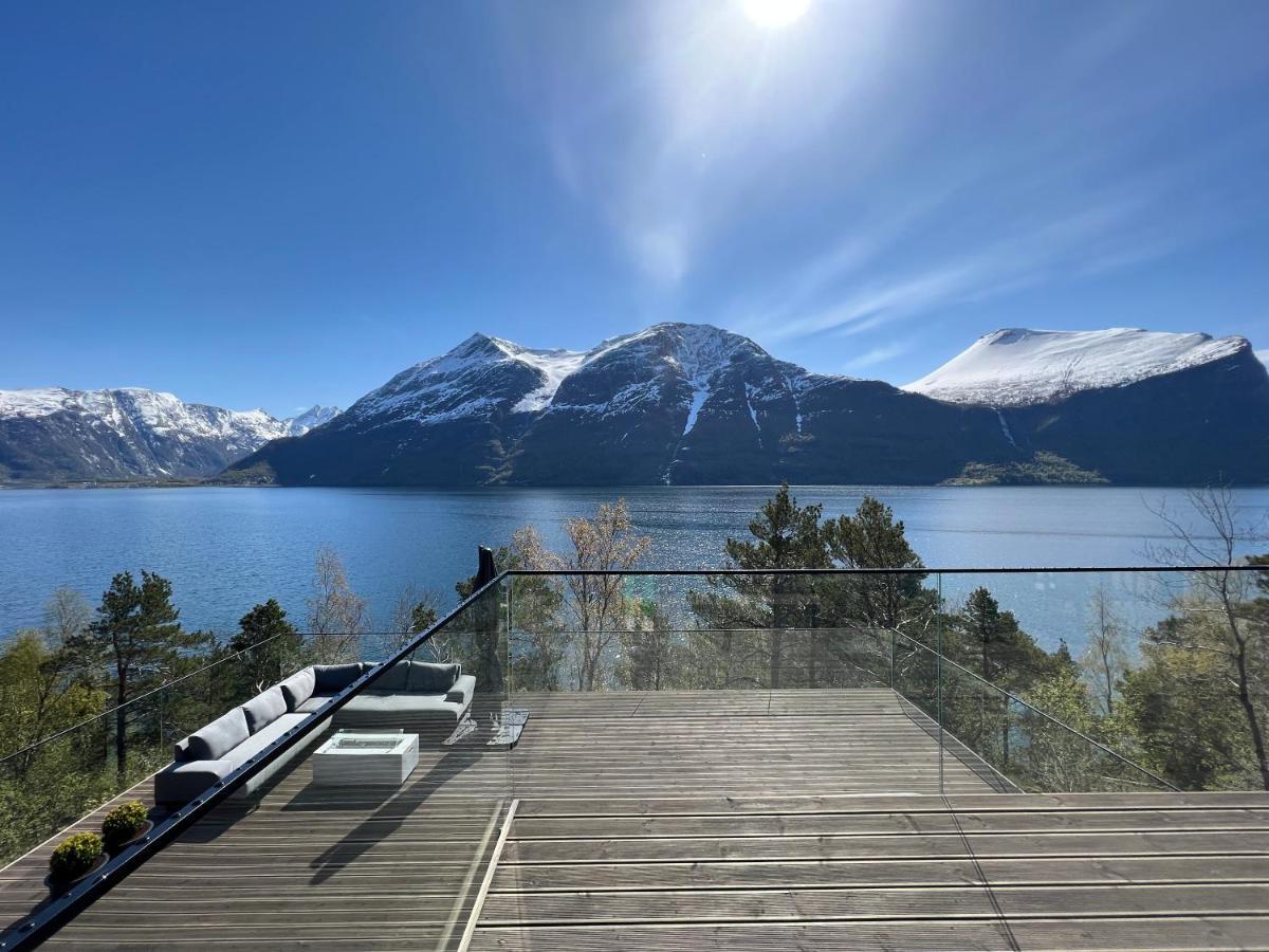 Villa Kristina / Andalsnes Torvik ภายนอก รูปภาพ