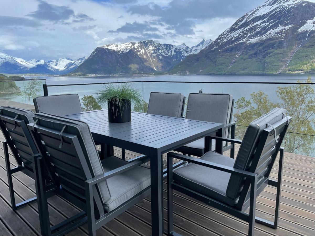 Villa Kristina / Andalsnes Torvik ภายนอก รูปภาพ